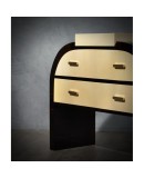 Sinuous shapes for this fine piece of furniture from the first half of the 20th century Sinuous shapes for this fine piece of furniture from the first half of the 20th century