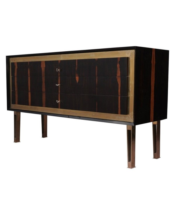 Squared linear but very elegant, due to the fact of being executed with quality materials, Macassar wood and polished brass