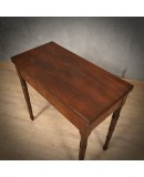 T 119 Tavolino da gioco lastronato in legno di mogano
